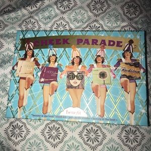 Cheek Parade blush pallet kit